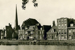 Op deze foto is de bijzondere kap goed zichtbaar.
              <br/>
              Particuliere collectie, jaren 60